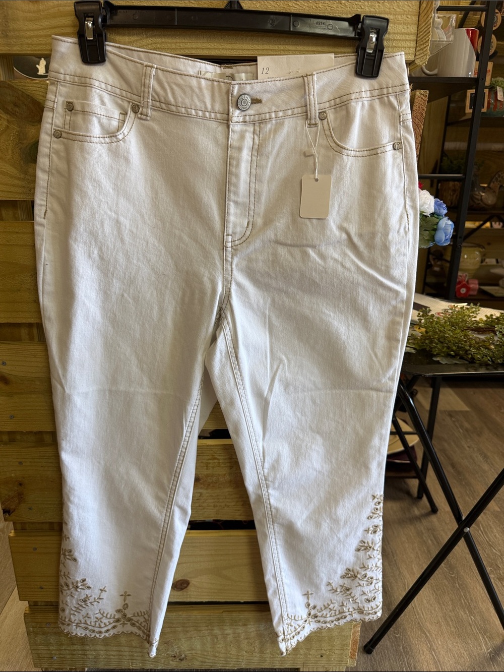 Cato White Embroidered Ankle Crop Jeans